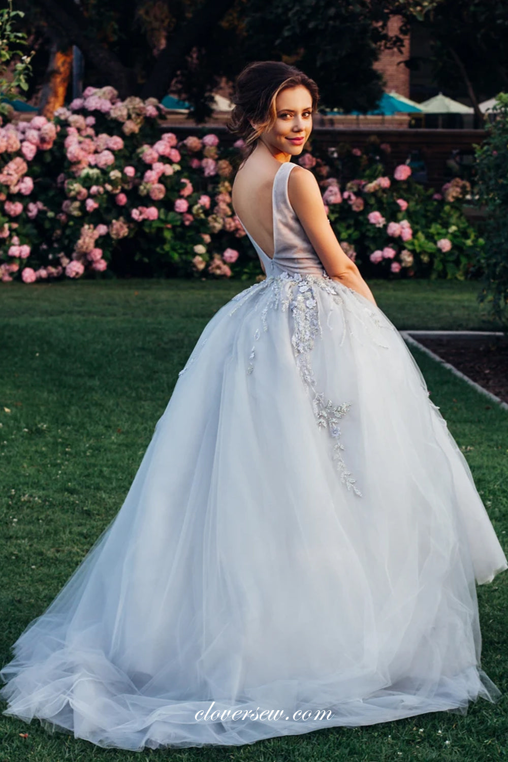 3D Beaded Appliques Grey Tulle V-neck Ball Gown Prom Dresses, CP0686