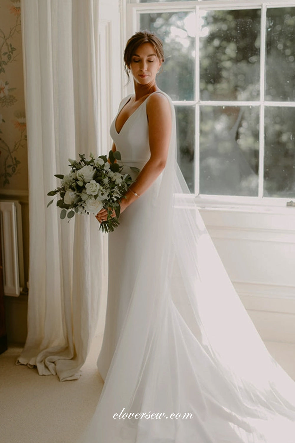 Fashion Sleeveless V-neck With Special Train Mermaid Wedding Dresses, CW0267