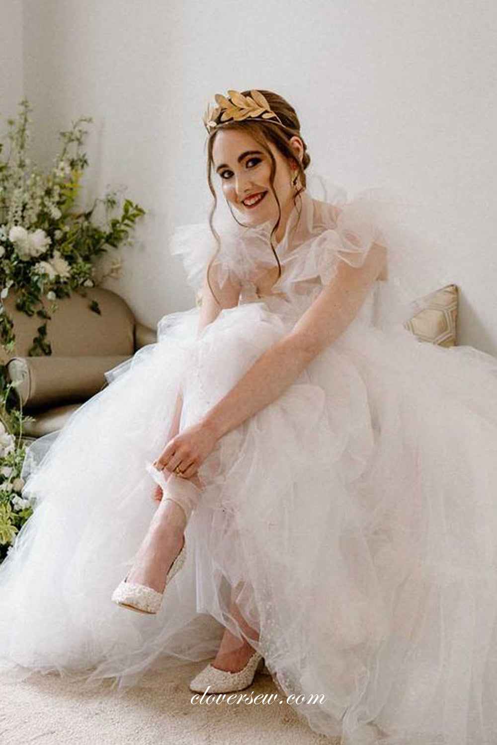 Puffy Pleating Tulle V-neck Tiered A-line Designer Wedding Dresses, CW0290