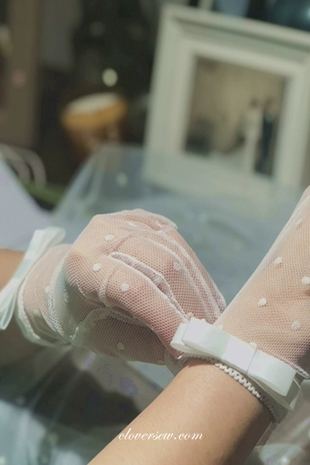 White Tulle Gloves for Bridal Wedding Party, CG0004