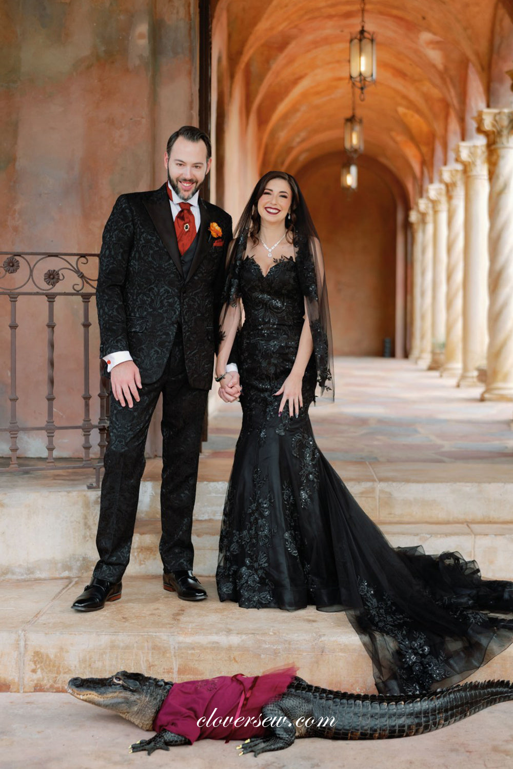 Black Lace Applique Strapless Mermaid Charming Halloween Wedding Dress clover sew Black Lace Applique Strapless Mermaid Charming Halloween Wedding Dress clover sew