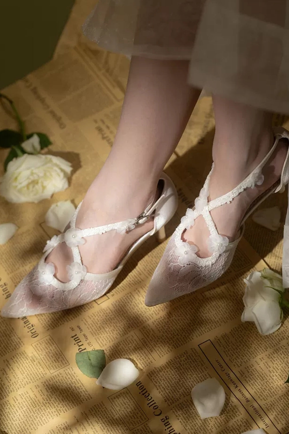 Delicate White Floral Lace Pointed Toe Chunky Heel Wedding Shoes