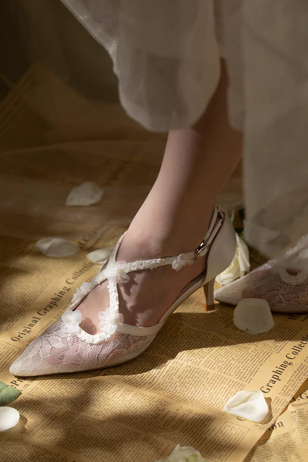 Delicate White Floral Lace Pointed Toe Chunky Heel Wedding Shoes