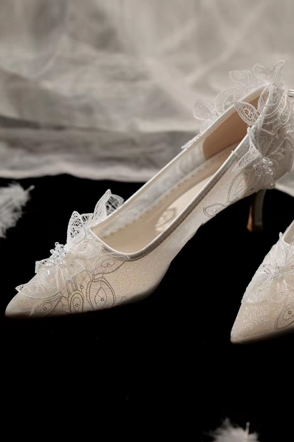 Sparkly Lace Romantic Pointed Toe Wedding Shoes