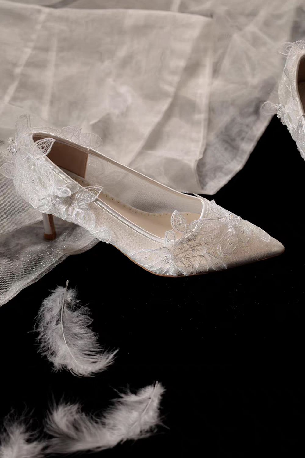 Sparkly Lace Romantic Pointed Toe Wedding Shoes
