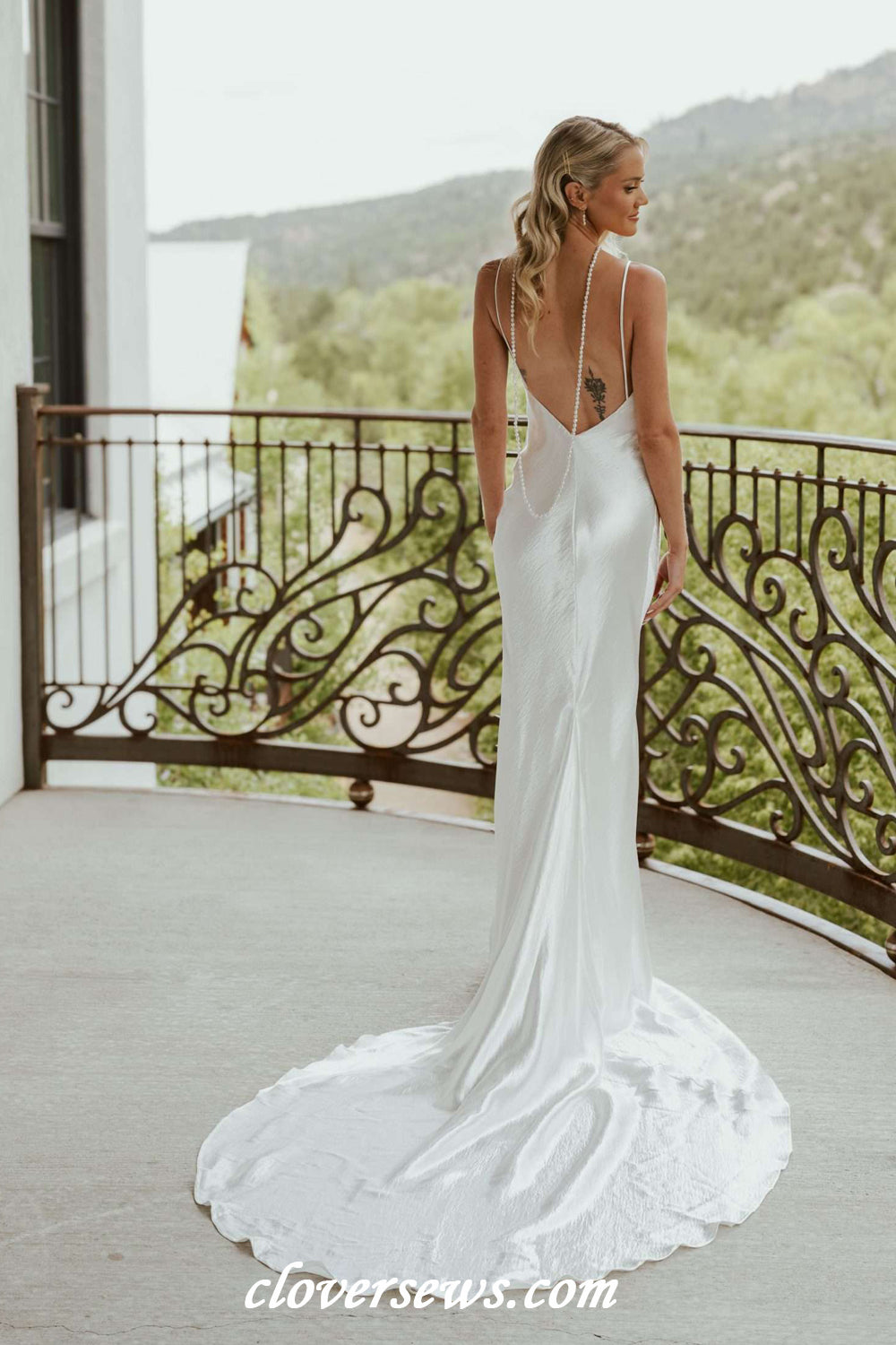 White Shiny Satin Spaghetti Strap Mermaid Backless Fashion Wedding Dre clover sew White Shiny Satin Spaghetti Strap Mermaid Backless Fashion Wedding Dre clover sew