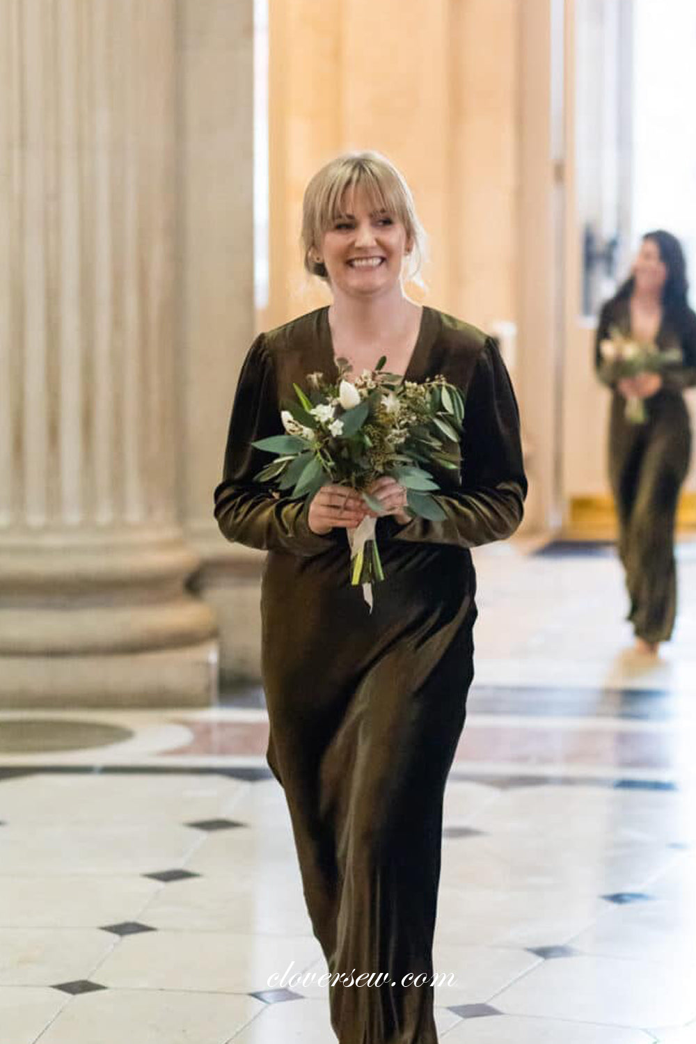 Green Velvet Long Sleeves V-neck Column Elegant Long Bridesmaid Dresse clover sew Green Velvet Long Sleeves V-neck Column Elegant Long Bridesmaid Dresse clover sew
