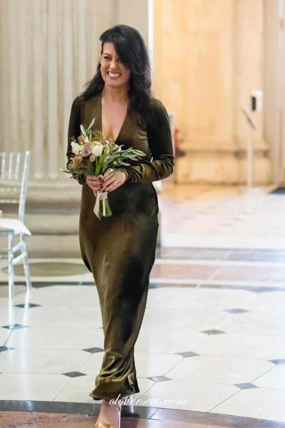 Green Velvet Long Sleeves V-neck Column Elegant Long Bridesmaid Dresse clover sew Green Velvet Long Sleeves V-neck Column Elegant Long Bridesmaid Dresse clover sew