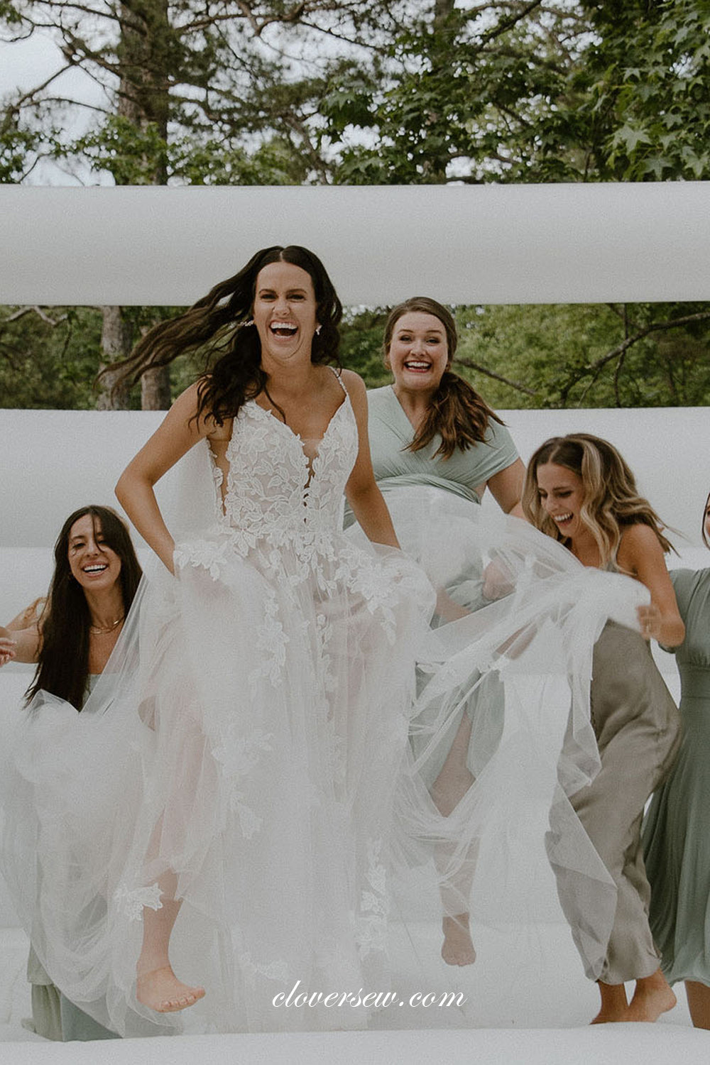 Vinatge Lace A-line With Convertible Strap Train Country Wedding Dress clover sew Vinatge Lace A-line With Convertible Strap Train Country Wedding Dress clover sew