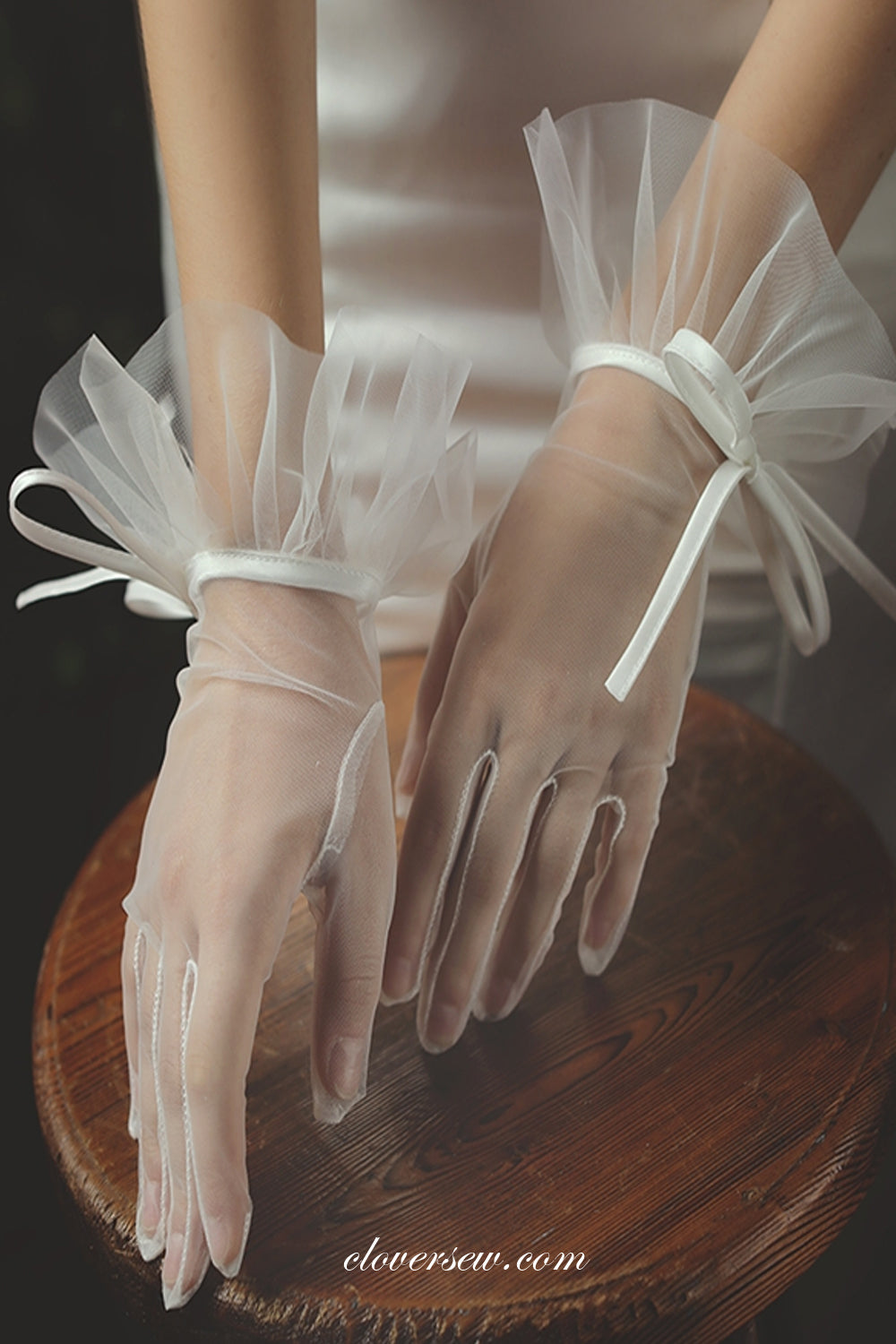 White Tulle Gloves for Bridal Wedding Party, CG0001